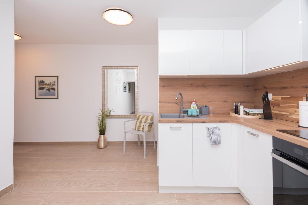 Emmi Apartment